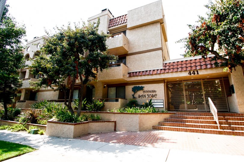 Avenida San Jose Burbank CA